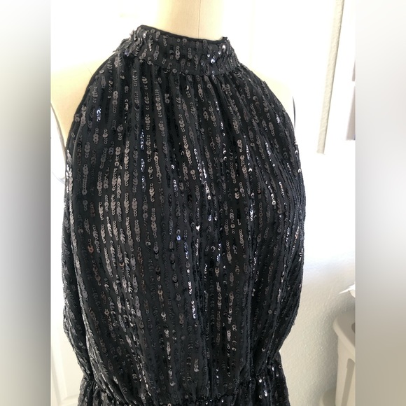 White House Black market Black sequin top. - Picture 7 of 16